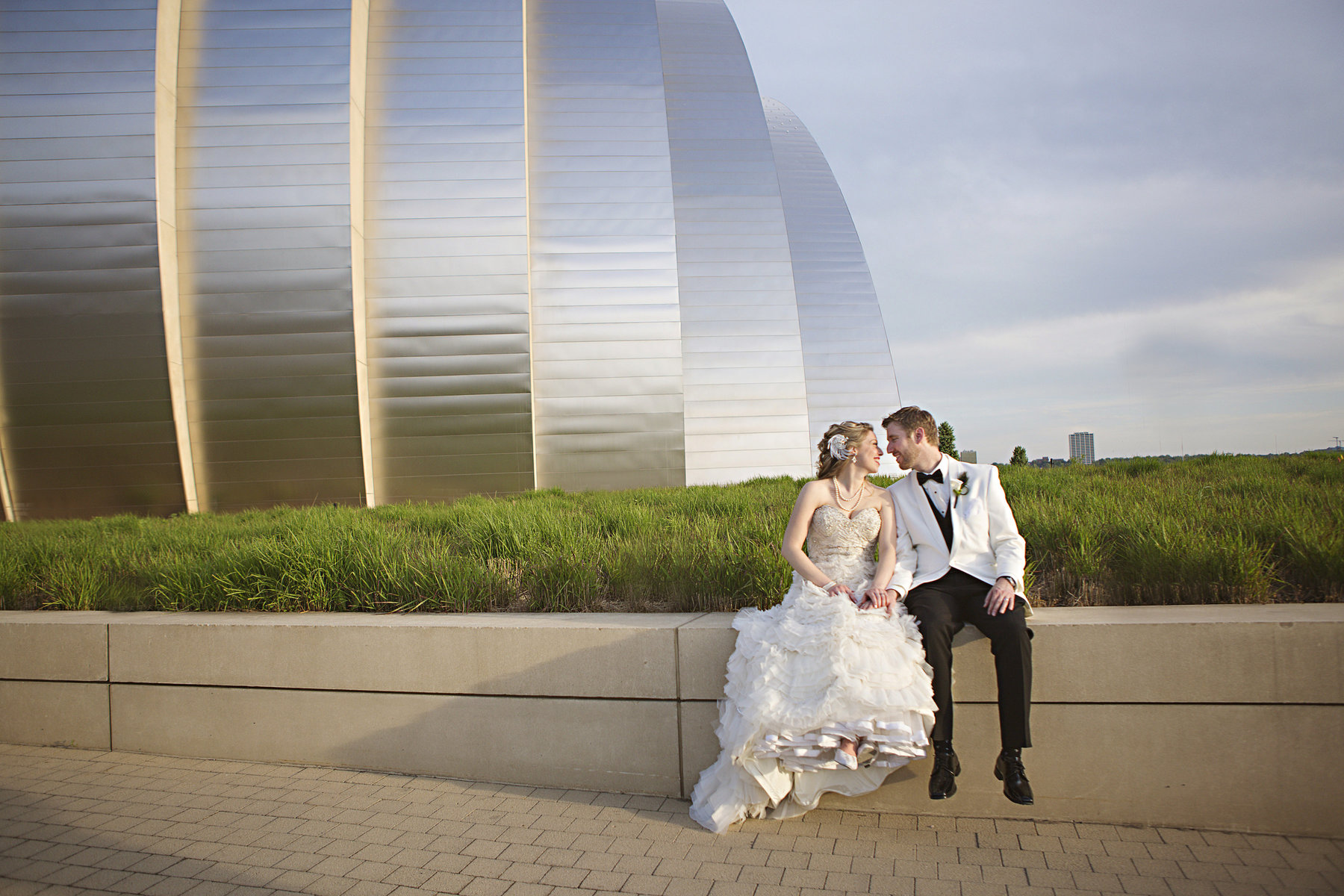 Real Weddings: Julia + Eric’s Modern Gatsby Inspired Kansas City Convention Center Wedding