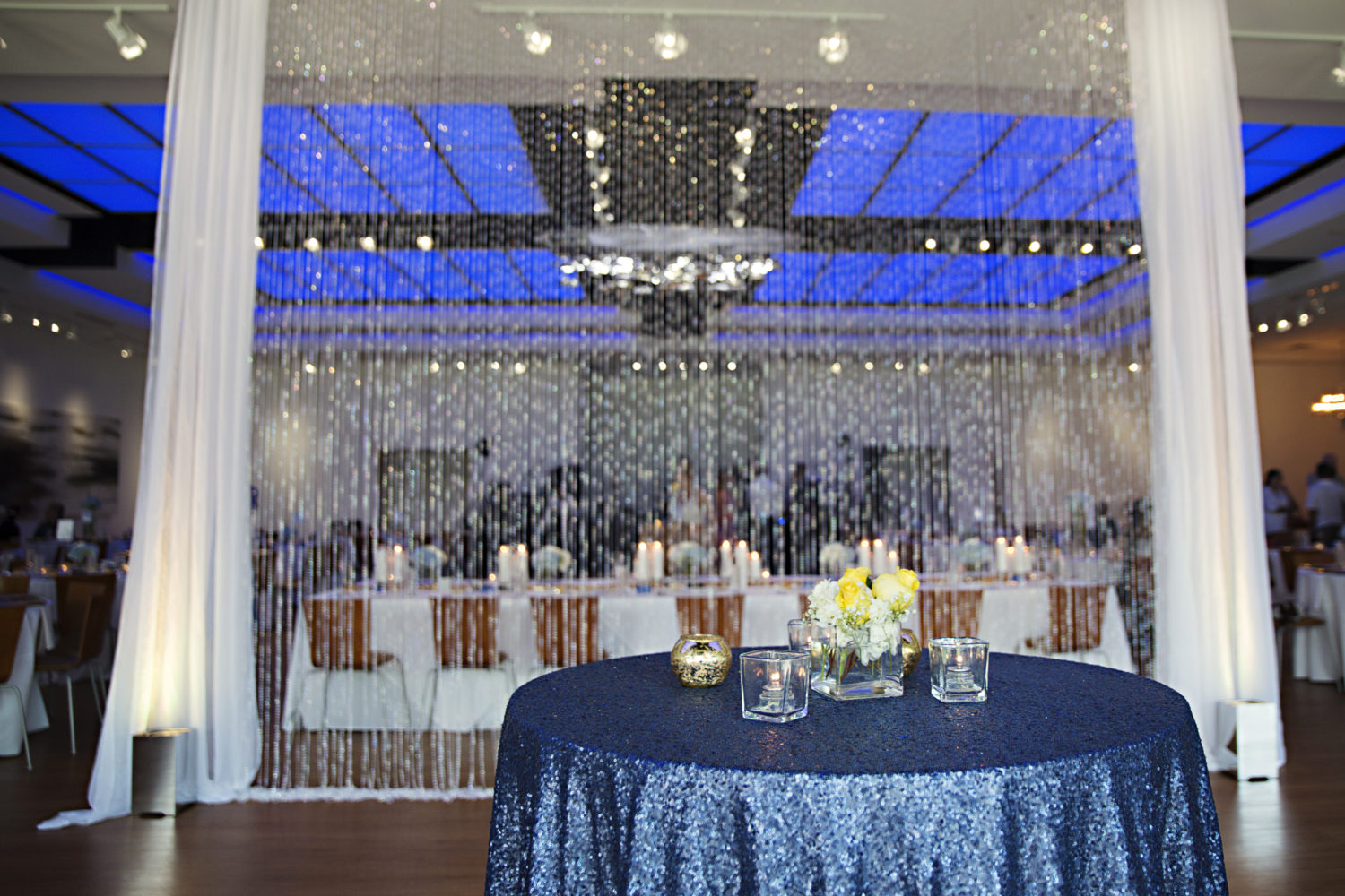 modern wedding decor