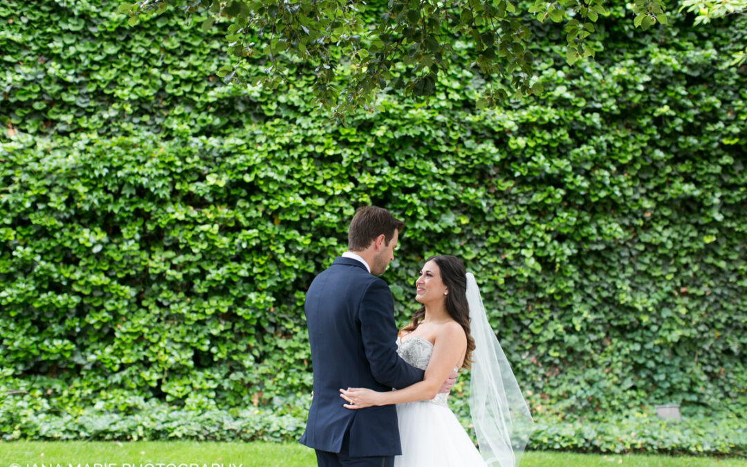 Melanie + Bryan – Romantic Hobbs Building Wedding
