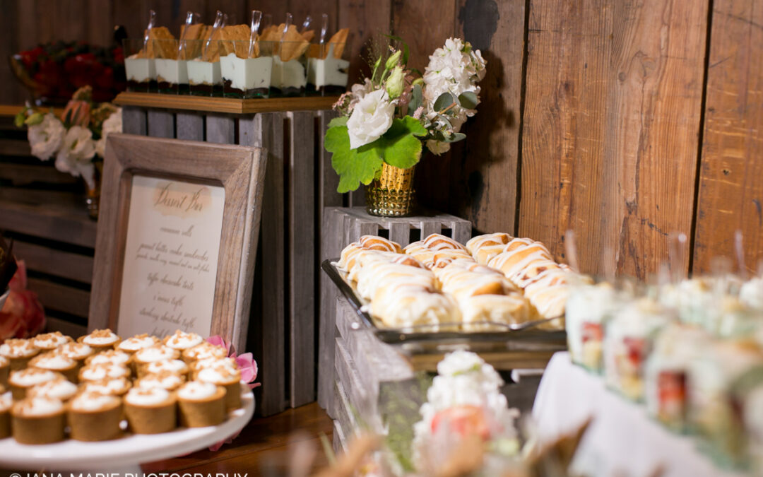 Melanie + Bryan – Romantic Hobbs Building Wedding