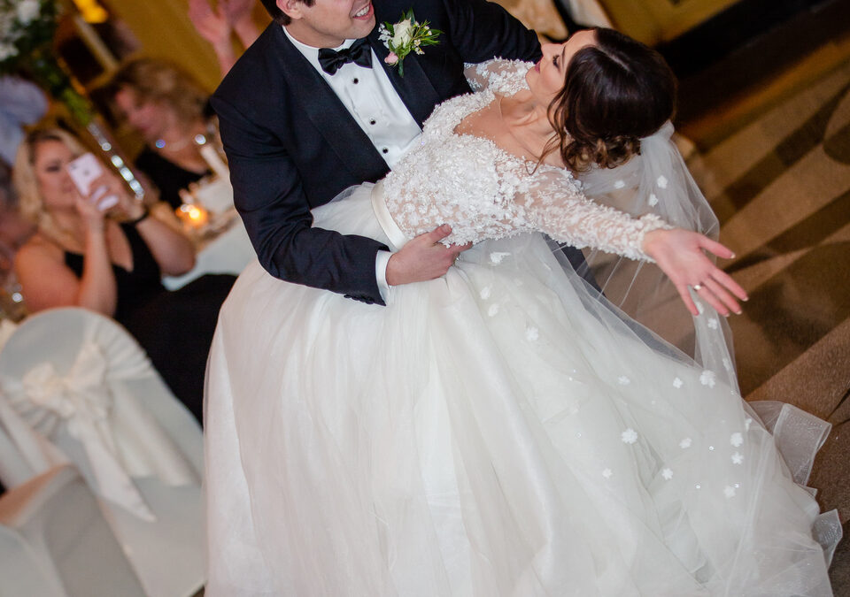 Kelsie + Taylor -Simple Elegance Real Wedding