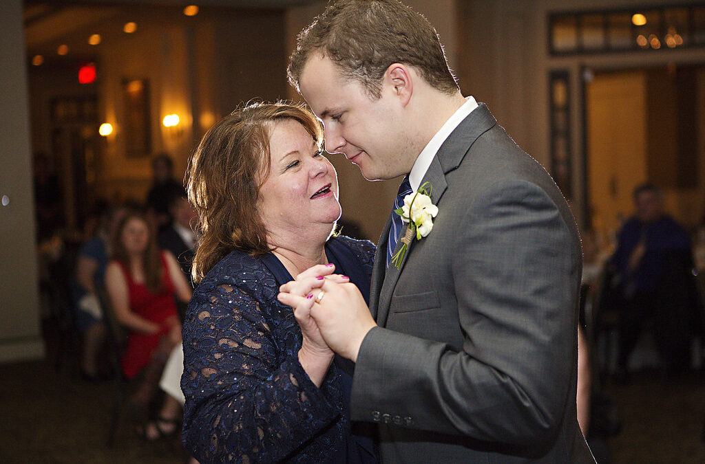 Nicole + Collin – Rustic Hallbrook Country Club Wedding