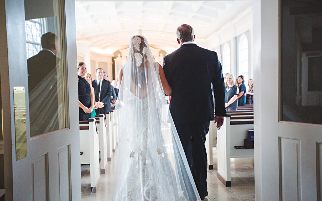 Linda + Matt – Classic KC Country Club Wedding