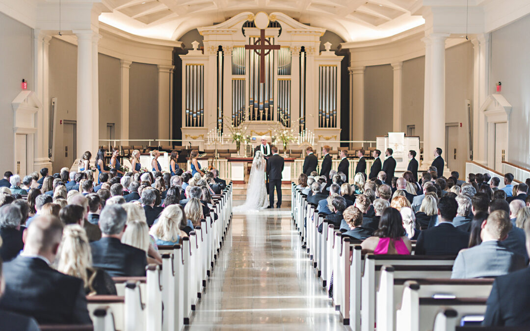 Linda + Matt – Classic KC Country Club Wedding