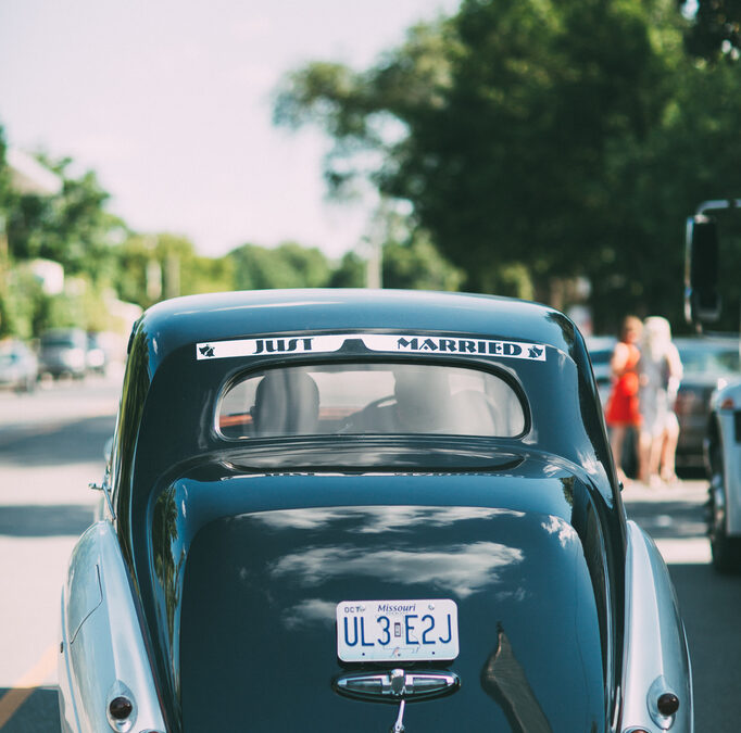 Sarah + Matt – Charming Lawrence Wedding