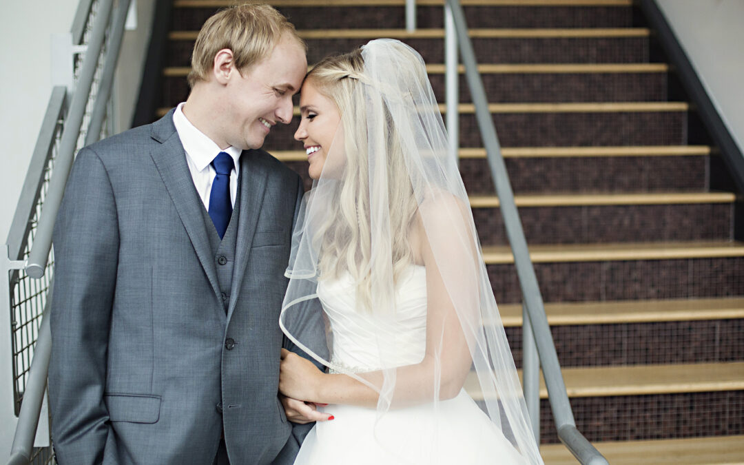 Ashley + Kevin – Modern Kansas City Reception