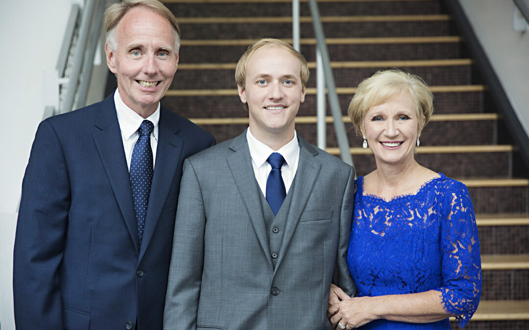 Ashley + Kevin – Modern Kansas City Reception
