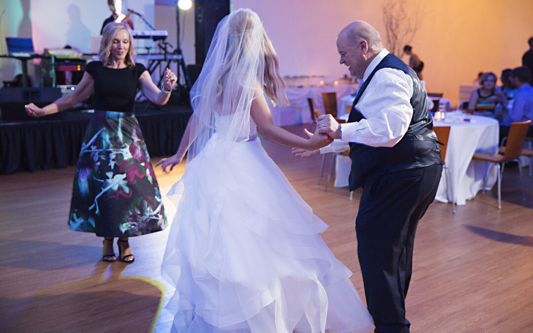 Ashley + Kevin – Modern Kansas City Reception