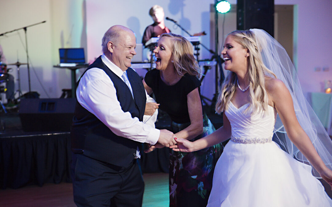 Ashley + Kevin – Modern Kansas City Reception